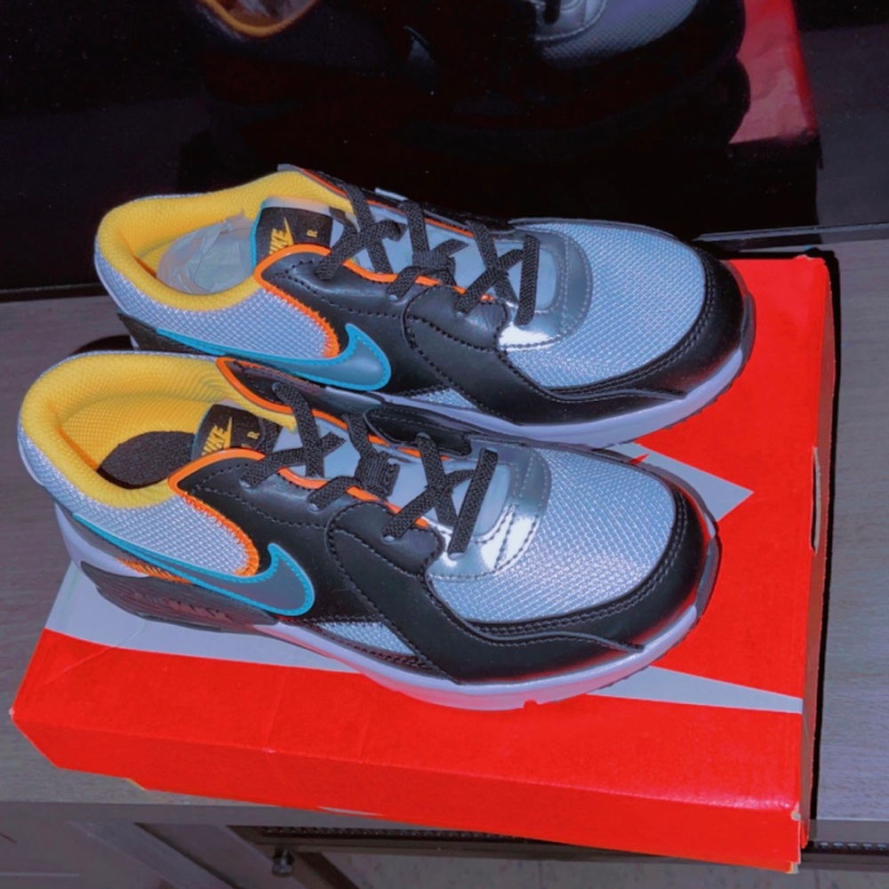 NIKE SNEAKERS
